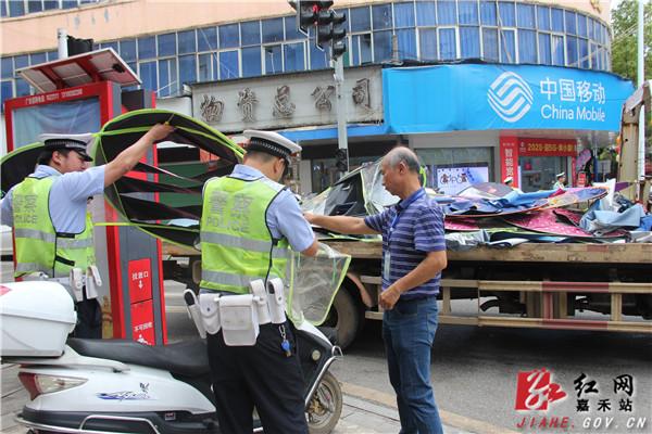 嘉禾县开展两轮车非法加装太阳伞整治行动