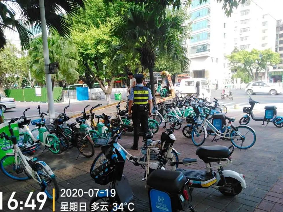 肇庆交警开展共享电动自行车整治行动