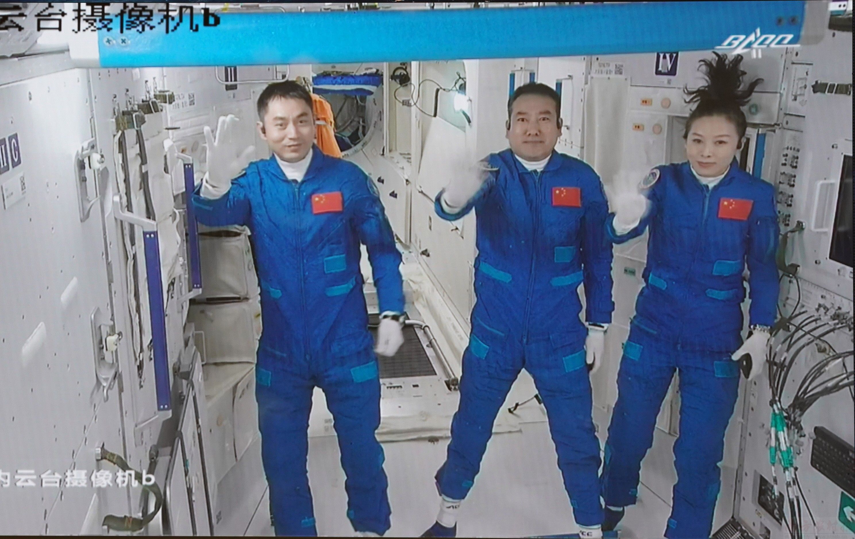 中国首位"太空教师"王亚平,第一次出征太空的航天员叶光富先后顺利
